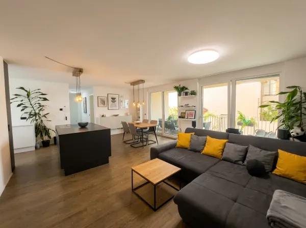 Wow-Faktor inklusive! – Hochwertige 4-Zimmer-Wohnung mit Balkon & Stellplatz