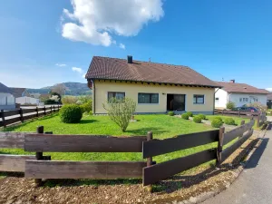 Wo aus Räumen Lieblingsorte werden-Großes Einfamilienhaus mit Einliegerwohnung