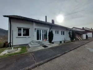 Wohnen mit Weitblick: Dreifamilienhaus im Koppenland