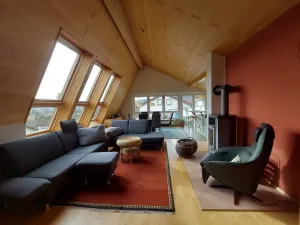 Wohnen mit Weitblick: Dreifamilienhaus im Koppenland