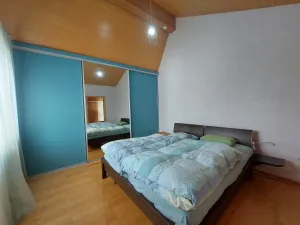 Wohnen mit Weitblick: Dreifamilienhaus im Koppenland