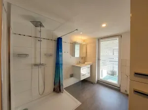 Großzügige 5-Zimmer-Wohnung mit Südbalkon, Garage und modernem Wohnkomfort