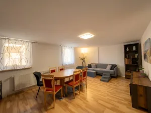 Großzügige 5-Zimmer-Wohnung mit Südbalkon, Garage und modernem Wohnkomfort