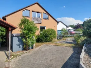 Hier hat Familienglück ein Zuhause! Großes Einfamilienhaus mit Einliegerwohnung