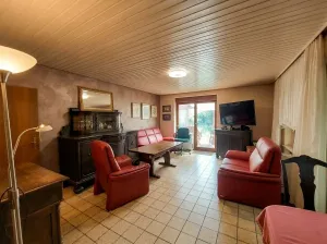 Hier hat Familienglück ein Zuhause! Großes Einfamilienhaus mit Einliegerwohnung