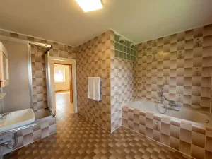 Hier hat Familienglück ein Zuhause! Großes Einfamilienhaus mit Einliegerwohnung