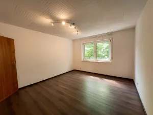 Hier hat Familienglück ein Zuhause! Großes Einfamilienhaus mit Einliegerwohnung