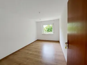 Hier hat Familienglück ein Zuhause! Großes Einfamilienhaus mit Einliegerwohnung