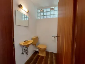 Hier hat Familienglück ein Zuhause! Großes Einfamilienhaus mit Einliegerwohnung