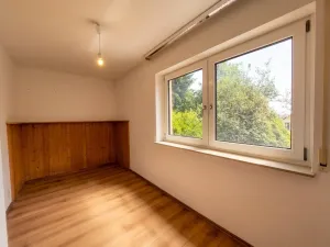 Hier hat Familienglück ein Zuhause! Großes Einfamilienhaus mit Einliegerwohnung