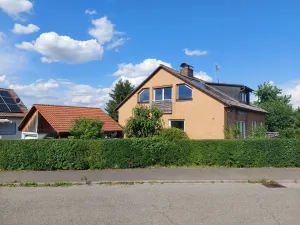 Hier hat Familienglück ein Zuhause! Großes Einfamilienhaus mit Einliegerwohnung