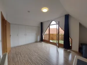 Schicke 2-Zimmer DG-Wohnung mit TG-Stellplatz