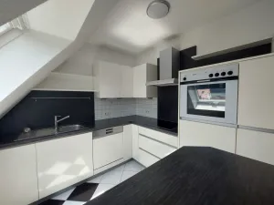 Schicke 2-Zimmer DG-Wohnung mit TG-Stellplatz