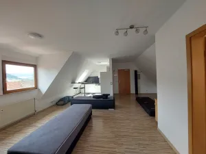 Schicke 2-Zimmer DG-Wohnung mit TG-Stellplatz
