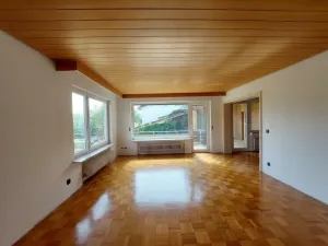 Wohnen mit Weitblick: Dreifamilienhaus im Koppenland