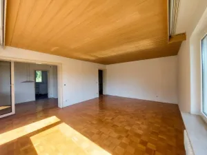 Wohnen mit Weitblick: Dreifamilienhaus im Koppenland