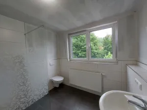 Kapitalanlage mit Zukunft –Zweifamilienhaus mit Photovoltaikanlage und großem Grundstück