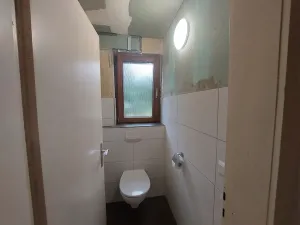 Kapitalanlage mit Zukunft –Zweifamilienhaus mit Photovoltaikanlage und großem Grundstück