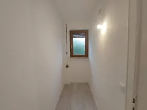 Kapitalanlage mit Zukunft –Zweifamilienhaus mit Photovoltaikanlage und großem Grundstück