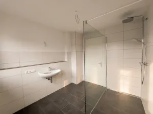 Kapitalanlage mit Zukunft –Zweifamilienhaus mit Photovoltaikanlage und großem Grundstück