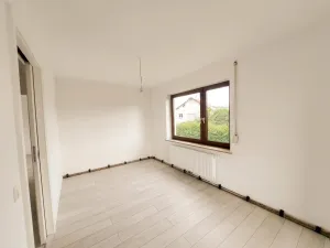 Kapitalanlage mit Zukunft –Zweifamilienhaus mit Photovoltaikanlage und großem Grundstück