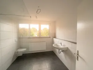Kapitalanlage mit Zukunft –Zweifamilienhaus mit Photovoltaikanlage und großem Grundstück