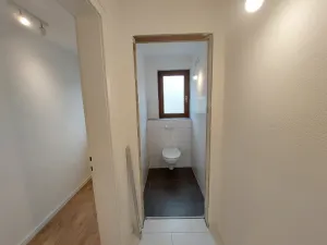 Kapitalanlage mit Zukunft –Zweifamilienhaus mit Photovoltaikanlage und großem Grundstück