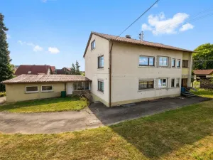 Kapitalanlage mit Zukunft –Zweifamilienhaus mit Photovoltaikanlage und großem Grundstück