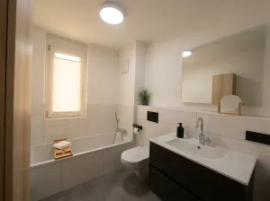 Wow-Faktor inklusive! – Hochwertige 4-Zimmer-Wohnung mit Balkon & Stellplatz