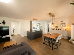 Wow-Faktor inklusive! – Hochwertige 4-Zimmer-Wohnung mit Balkon & Stellplatz