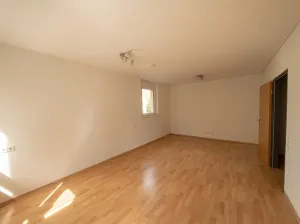 Schlossparkblick inklusive! Barrierefrei wohnen und den Alltag genießen, sofort verfügbar!